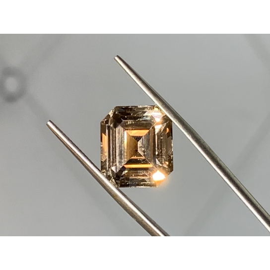 11.4ct Champagne Topaz