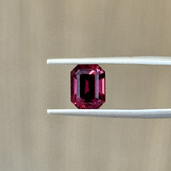 2.5ct Rhodolite Garnet