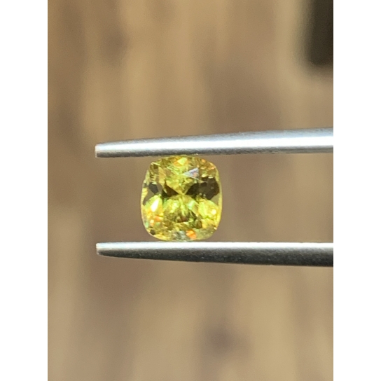 0.9ct Sphene 