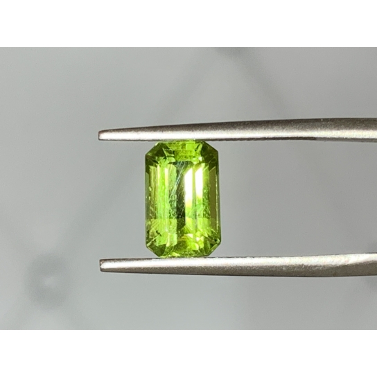 2.3ct Peridot